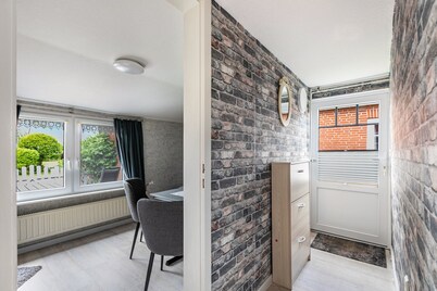 Cabin 'Bei Karin' with Private Terrace, Shared Garden and Wi-Fi