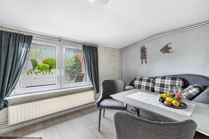 Interior - Cabin 'Bei Karin' with Private Terrace, Shared Garden and Wi-Fi (Emmelsbüll-Horsbüll)