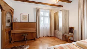 2 室のベッドルーム、WiFi (無料)、ベッドシーツ