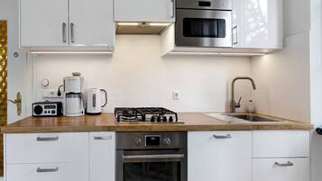 雪櫃、微波爐、焗爐、爐具