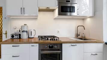 Køleskab, mikrobølgeovn, ovn, kogeplade