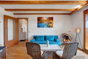 TV, fireplace, stereo