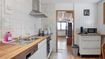 KĂŒhlschrank, Mikrowelle, Ofen, Herdplatte