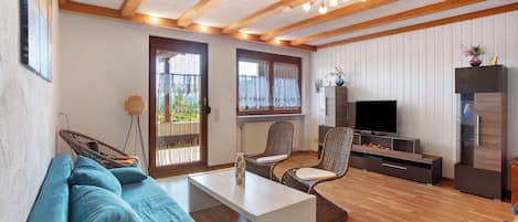 TV, fireplace, stereo