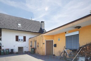 Exterior - Loft with Fireplace, Whirlpool, Private Terrace, Garden, and Wi-Fi (Lustenau)