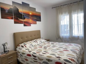 2 bedrooms, free WiFi, bed sheets - Apartment 'Muscletes' with Mountain View, Wi-Fi and Air Conditioning (L'Escala)
