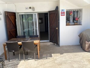 Outdoor dining - Apartment 'Muscletes' with Mountain View, Wi-Fi and Air Conditioning (L'Escala)