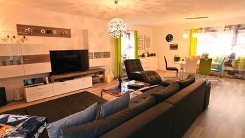 Fernseher, Videospiele, DVD-Player, Stereoanlage