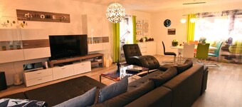 Dieterich 1 Apartment with Terrace, Private Garden and Wi-Fi