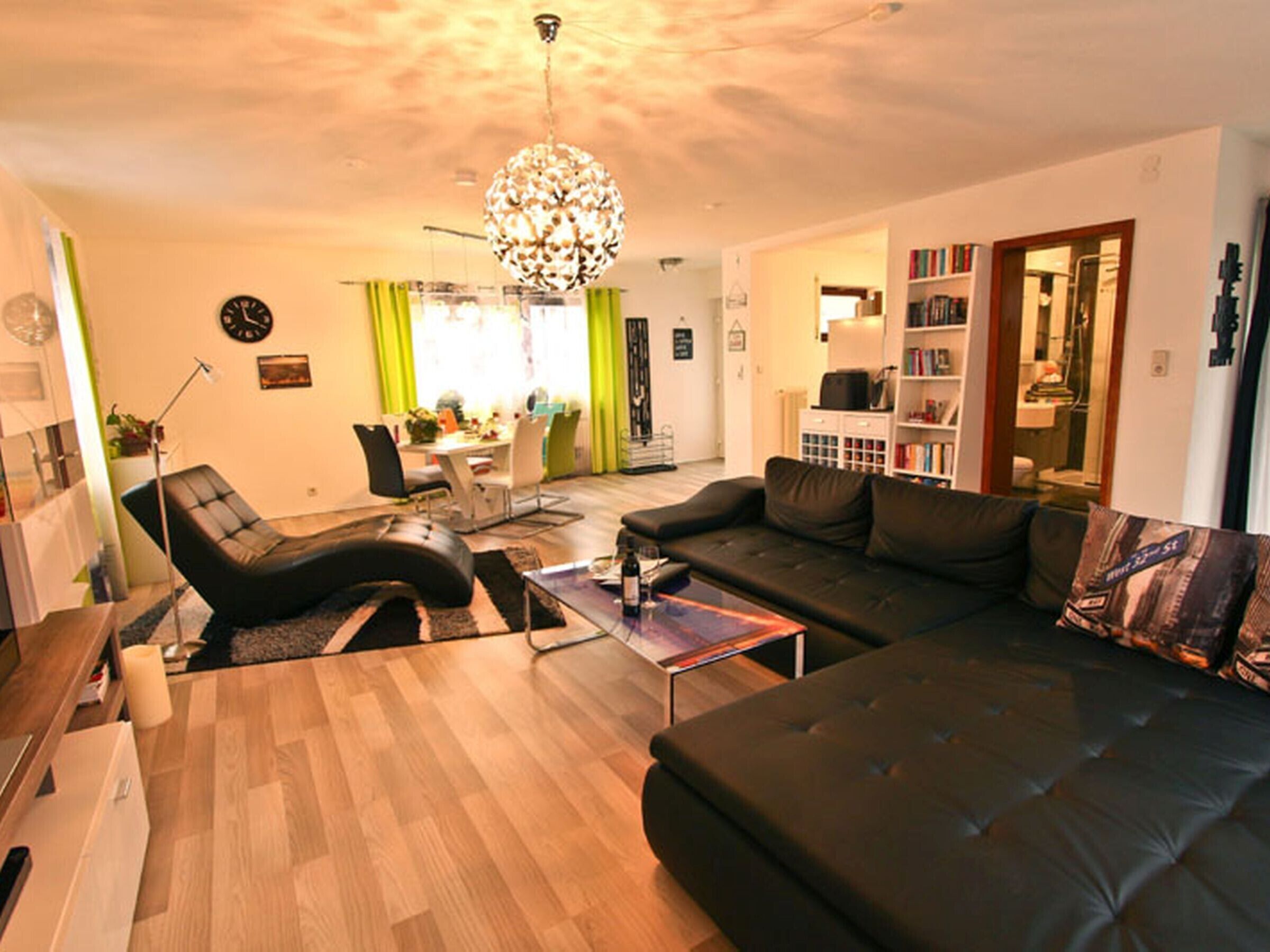 Fernseher, Videospiele, DVD-Player, Stereoanlage