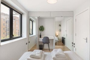 3 chambres, bureau, fer et planche à repasser, accès Internet