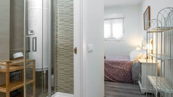 2 dormitoris, planxa i posts de planxar, wifi gratuïta i roba de llit