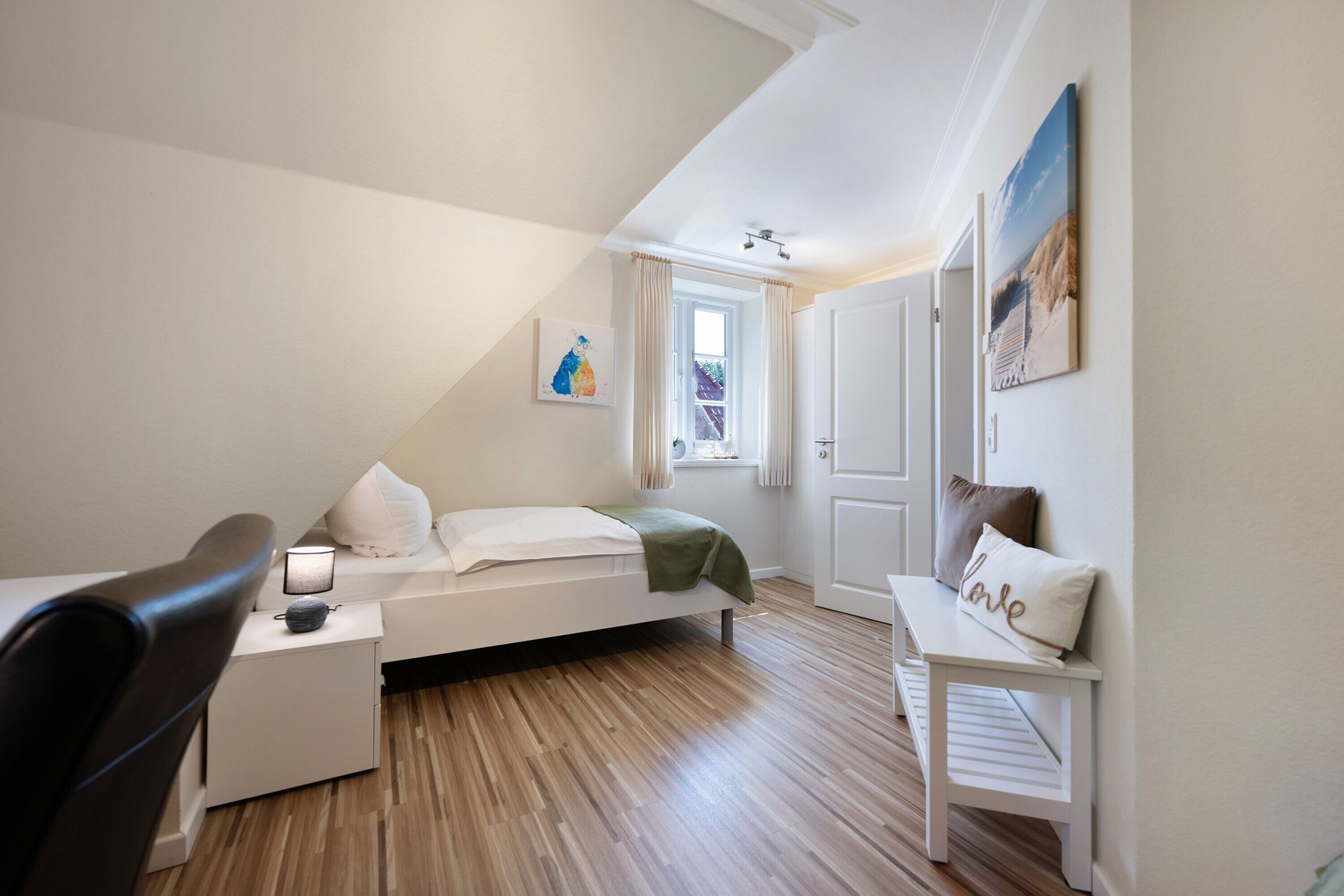 3 bedrooms, iron/ironing board, free WiFi, bed sheets