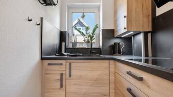 Kühlschrank, Ofen, Herdplatte, Geschirrspüler