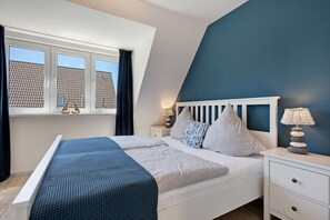 2 bedrooms, free WiFi, bed sheets - Holiday Home 'Düün Drööm' with Private Terrace, Private Garden and Wi-Fi (St. Peter-Ording Dorf)