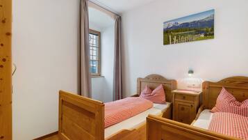 2 Schlafzimmer, BĂŒgeleisen/BĂŒgelbrett, kostenloses WLAN, BettwĂ€sche