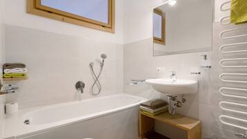 Dusche, Haartrockner, HandtĂŒcher