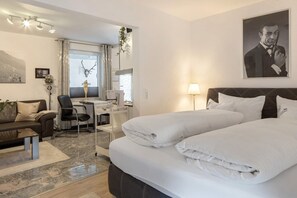 1 bedroom, free WiFi, bed sheets - Studio 'Moonraker' with Shared Terrace and Wi-Fi (Breisach am Rhein)