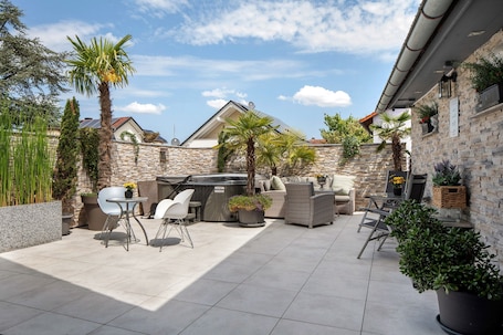 Terrazza/patio. Studio 'Moonraker' con terrazza condivisa e Wi-Fi