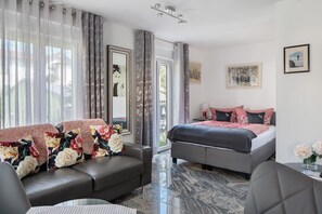 1 bedroom, free WiFi, bed sheets