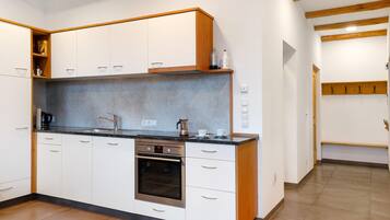 Réfrigérateur, four, plaque de cuisson, lave-vaisselle