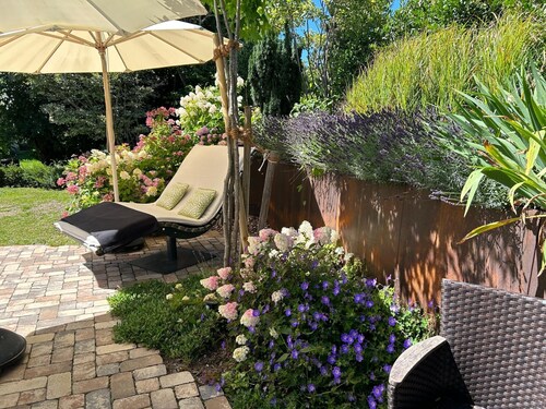 Ferienwohnung 'Garden Suite' mit Bergblick, privater Terrasse und Wi-Fi