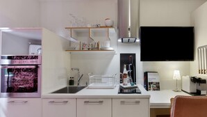 Kaffetrakter/tekoker, kjøleskap, mikrobølgeovn og ovn