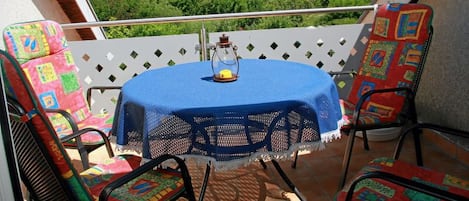 تناول الطعام بالخارج