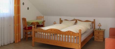 2 bedrooms, iron/ironing board, free WiFi, bed sheets