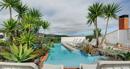 Ferienwohnung 'Villa Pool Front' mit Bergblick, Gemeinschaftspool und Wi-Fi