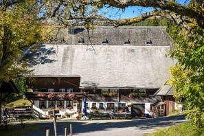 Exterior - Holiday Home 'Räuberhütte' with Mountain View and Wi-Fi (Feldberg)