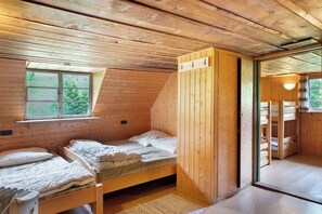 4 bedrooms, free WiFi - Holiday Home 'Räuberhütte' with Mountain View and Wi-Fi (Feldberg)