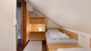 A small, compact room with a bunk bed, a wooden shelf unit, and a white wall. - Holiday Apartment 'Mühle' – Cozy Getaway at Feldberg (Feldberg)