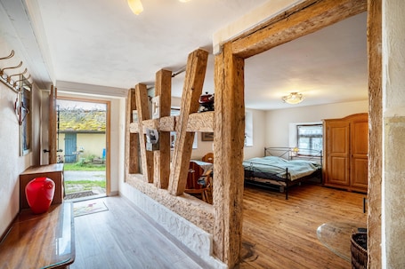 1 chambre, Wi-Fi gratuit, draps fournis. Studio « Schwarzwald Ruhe » avec vue sur la montagne, terrasse commune et Wi-Fi