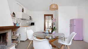 Kaffetrakter/tekoker, kjøleskap, mikrobølgeovn og ovn