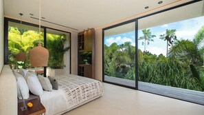 Villa, vistas a la piscina | 4 dormitorios, caja fuerte, escritorio