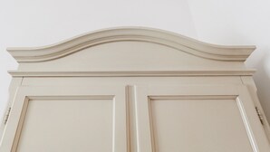 A white wall with a decorative molding at the top. - Room 'Camera 45' with Wi-Fi and Air Conditioning (Verona)