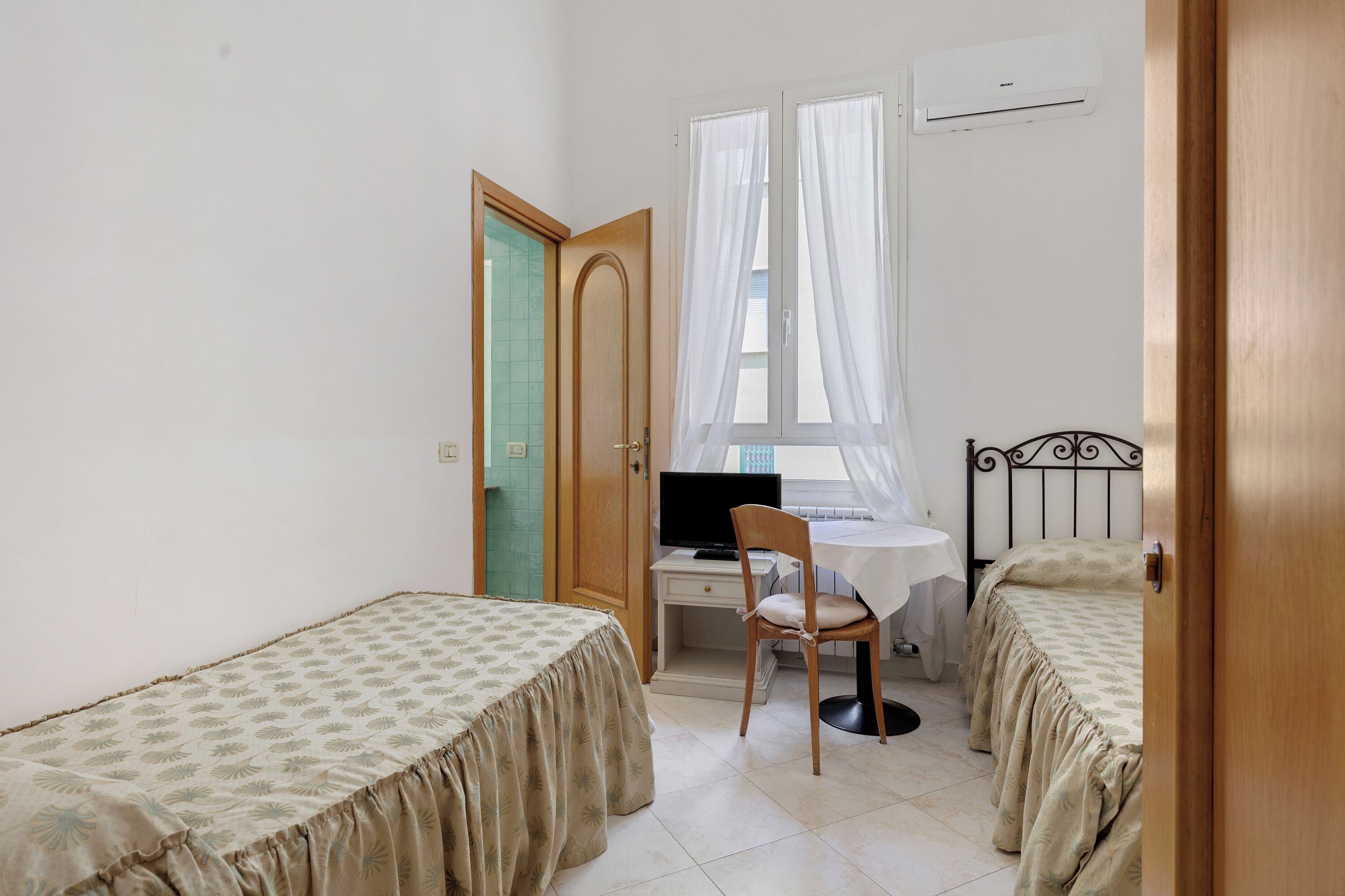 1 camera, ferro/asse da stiro, Wi-Fi gratuito, lenzuola