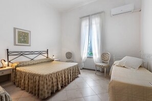 1 bedroom, iron/ironing board, free WiFi, bed sheets - Room 'Camera 42' with Balcony, Wi-Fi and Air Conditioning (Verona)