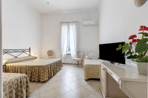 1 bedroom, iron/ironing board, free WiFi, bed sheets - Room 'Camera 42' with Balcony, Wi-Fi and Air Conditioning (Verona)