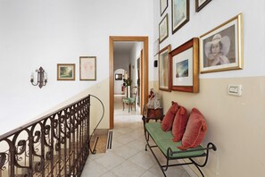 Interior - Room 'Camera 44' with Wi-Fi and Air Conditioning (Verona)