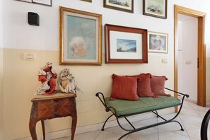 Interior - Room 'Camera 44' with Wi-Fi and Air Conditioning (Verona)