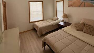 4 bedrooms, free WiFi, bed sheets