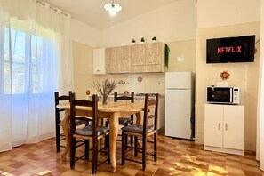 Fridge, microwave, stovetop, coffee/tea maker - [Glicine] Quiet house in Orosei (Orosei)