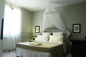 1 bedroom, bed sheets