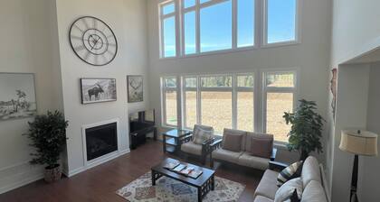 Luxury Cottage Muskoka Escape|Dwight Beach|Huntsville|Algonquin|Fire Pit|BBQ|SKI