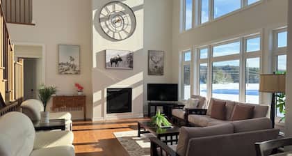 Luxury 3000SQF Muskoka Cottage | Private Retreat | Ski, Beach & Near Algonquin