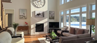 Luxury 3000SQF Muskoka Cottage | Private Retreat | Ski, Beach & Near Algonquin