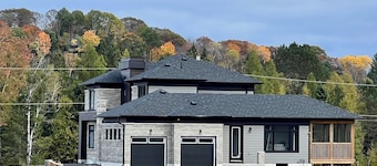 Luxury 3000SQF Muskoka Cottage | Private Retreat | Ski, Beach & Near Algonquin