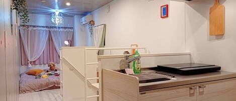 2 bedrooms, WiFi, bed sheets